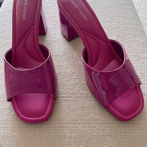 Beautiful pink sandal just in time for Spring!